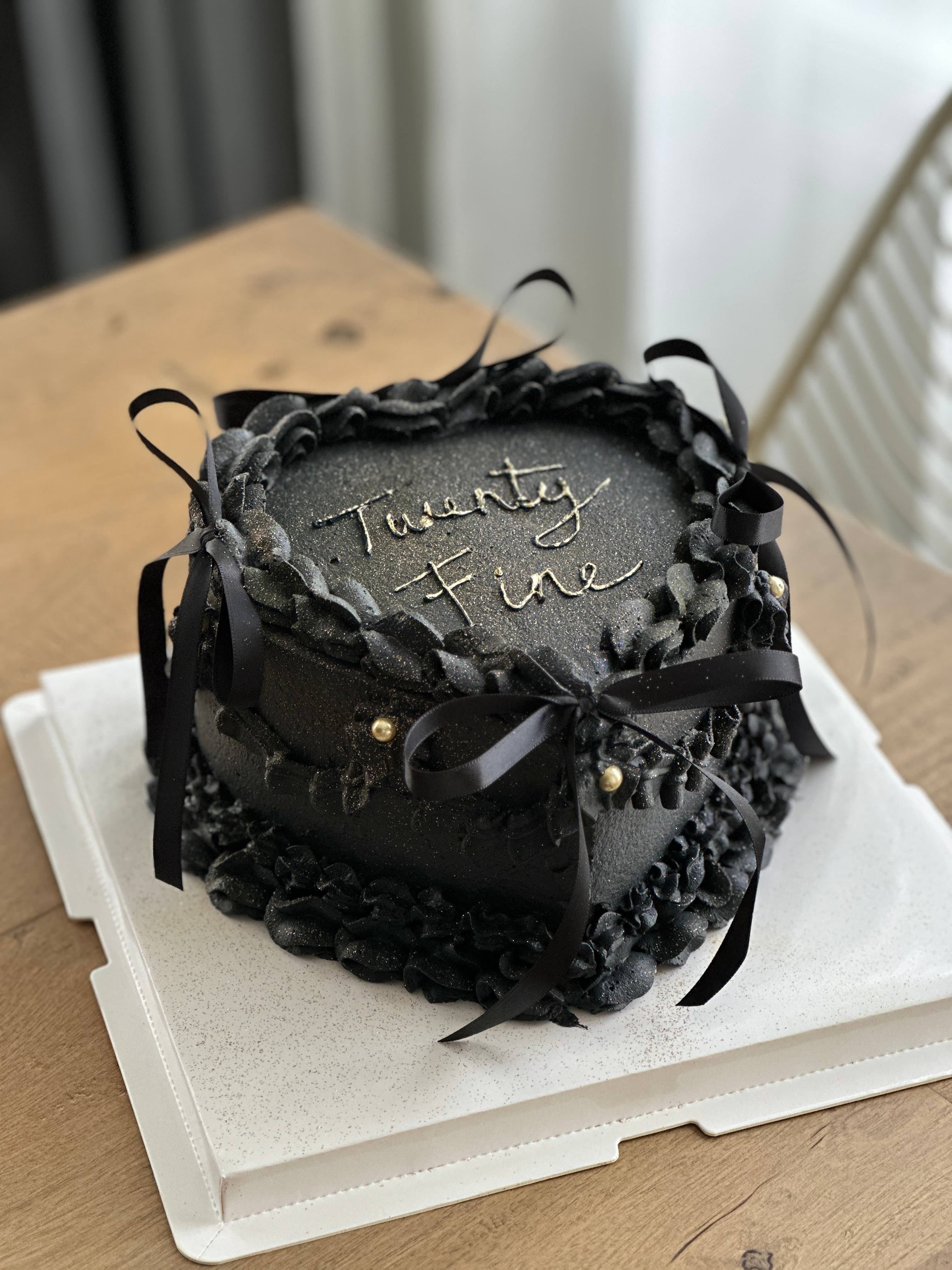 black bow cake